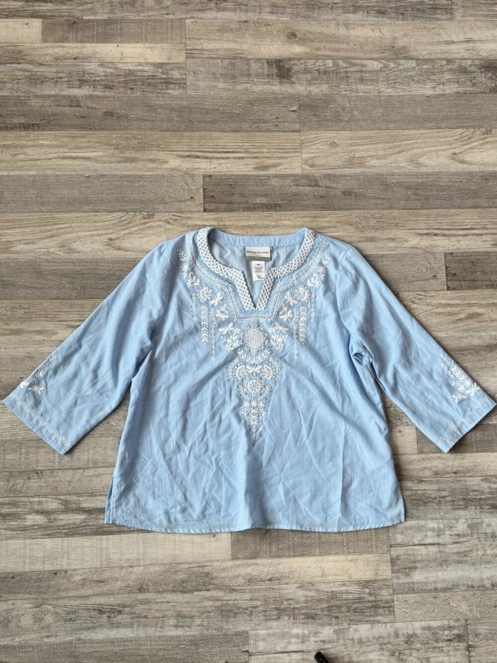 Alfred Dunner blue embroidered 3/4 sleeve blouse size petite small J36